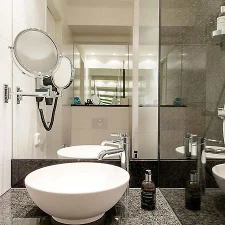 One Muenchen-olympia Gate München